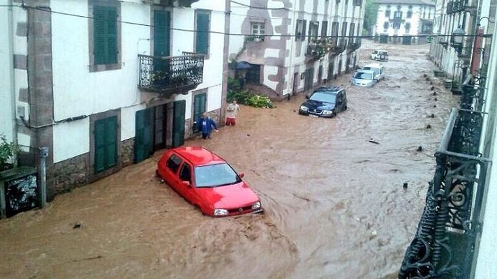 Informativo 24h - Graves inundaciones en Elizondo al desbordarse el río Baztan
