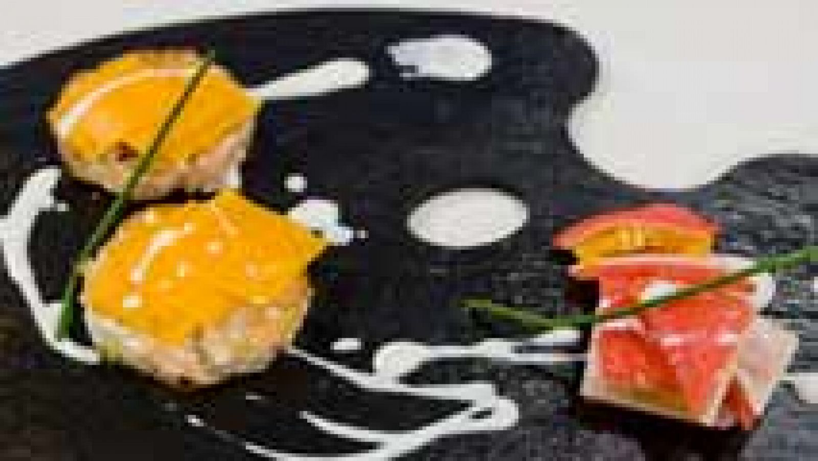 RTVE Cocina: Hamburguesas de pescado con milhoja de sandía | RTVE Play