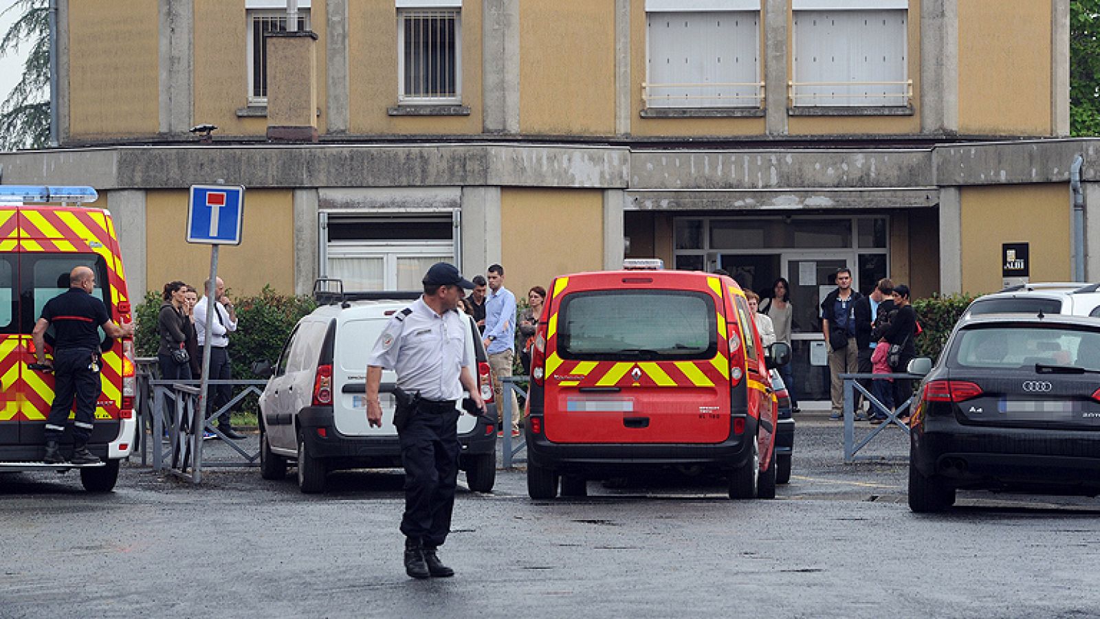 Muere una profesora apuñalada por la madre de un alumno en una escuela de Francia | Ver