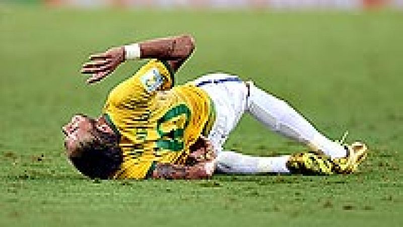 El delantero de Brasil Neymar Júnior ha dicho adiós al Mundial  después de que se haya confirmado que tiene una vértebra fracturada  tras el golpe sufrido a escasos minutos del final del duelo ante  Colombia este viernes, y en el cual la anfitriona B
