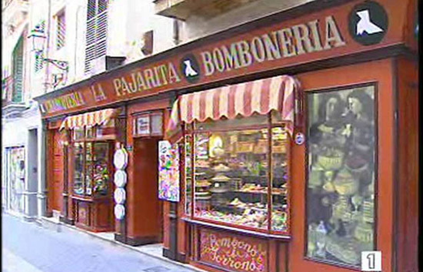 El Ministerio de Defensa a puesto a disposición de la víctimas sus aviones y la base de Gando (Las Palmas).