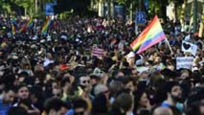 Multitudinaria marcha en Madrid del orgullo LGTB