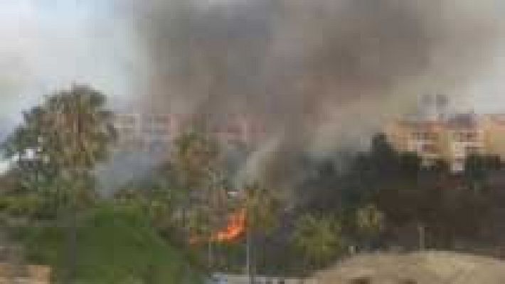Telediario 1 - Ocho medios aéreos tratan de extinguir un incendio en Mijas