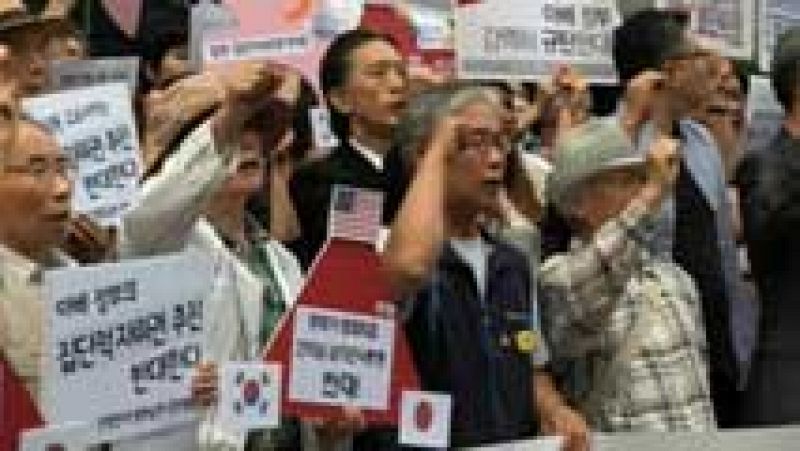 Protestas en Japón en contra de la nueva interpretación de la Constitución que permite declarar la guerra