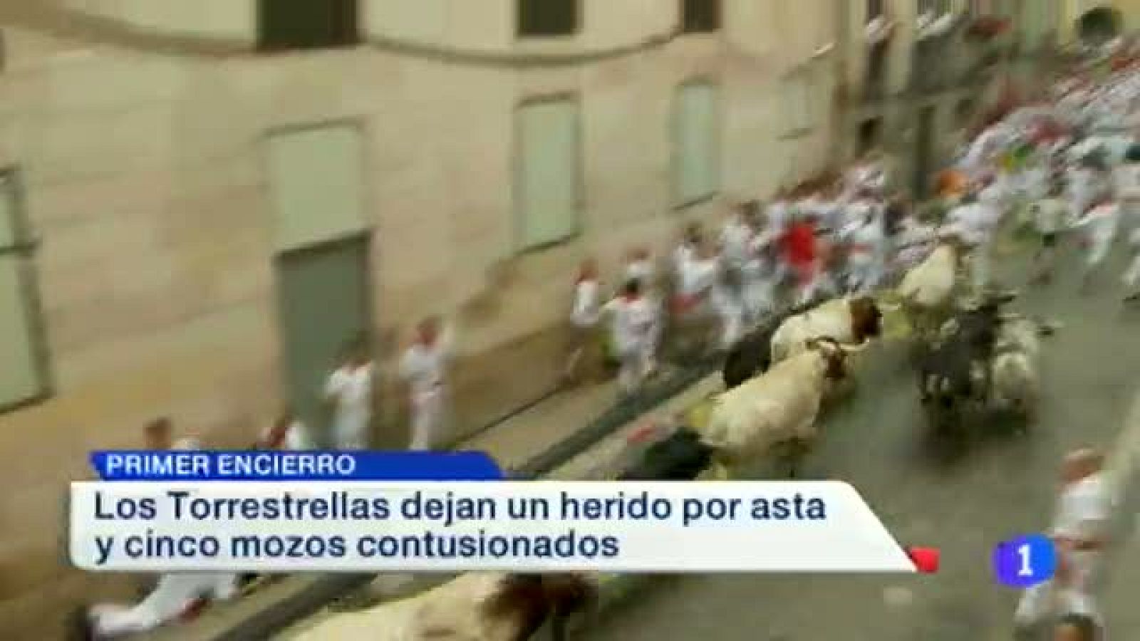   Los Torrestrela dejan en el primer encierro un heridos por asta de toro y cinco contusionados. Hoy 7 de Julio los pamploneses arropan al Santo en la Procesión. En Elizondo y en el Valle siguen las tareas de limpieza (07/07/2014) 