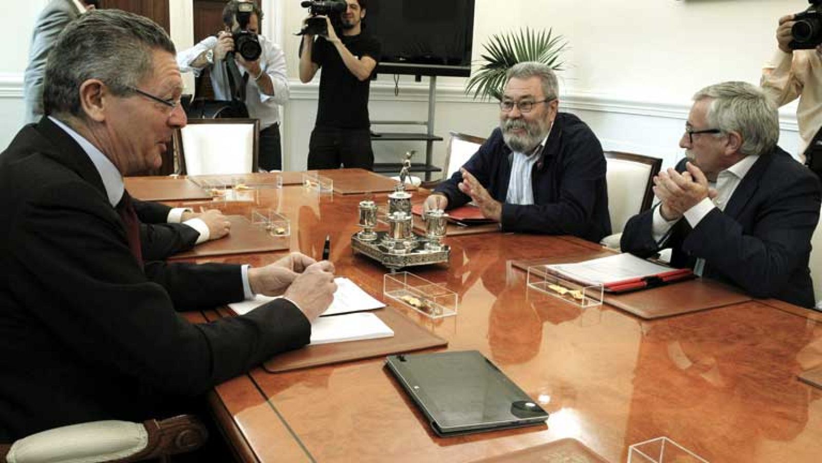 Gallardón niega a los sindicatos que la Fiscalía haya dado instrucciones para perseguir penalmente a sindicalistas