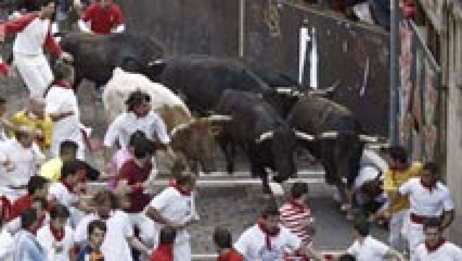 San Fermín 2023: Los astados rozan la margen izquierda del Callejón | RTVE Play