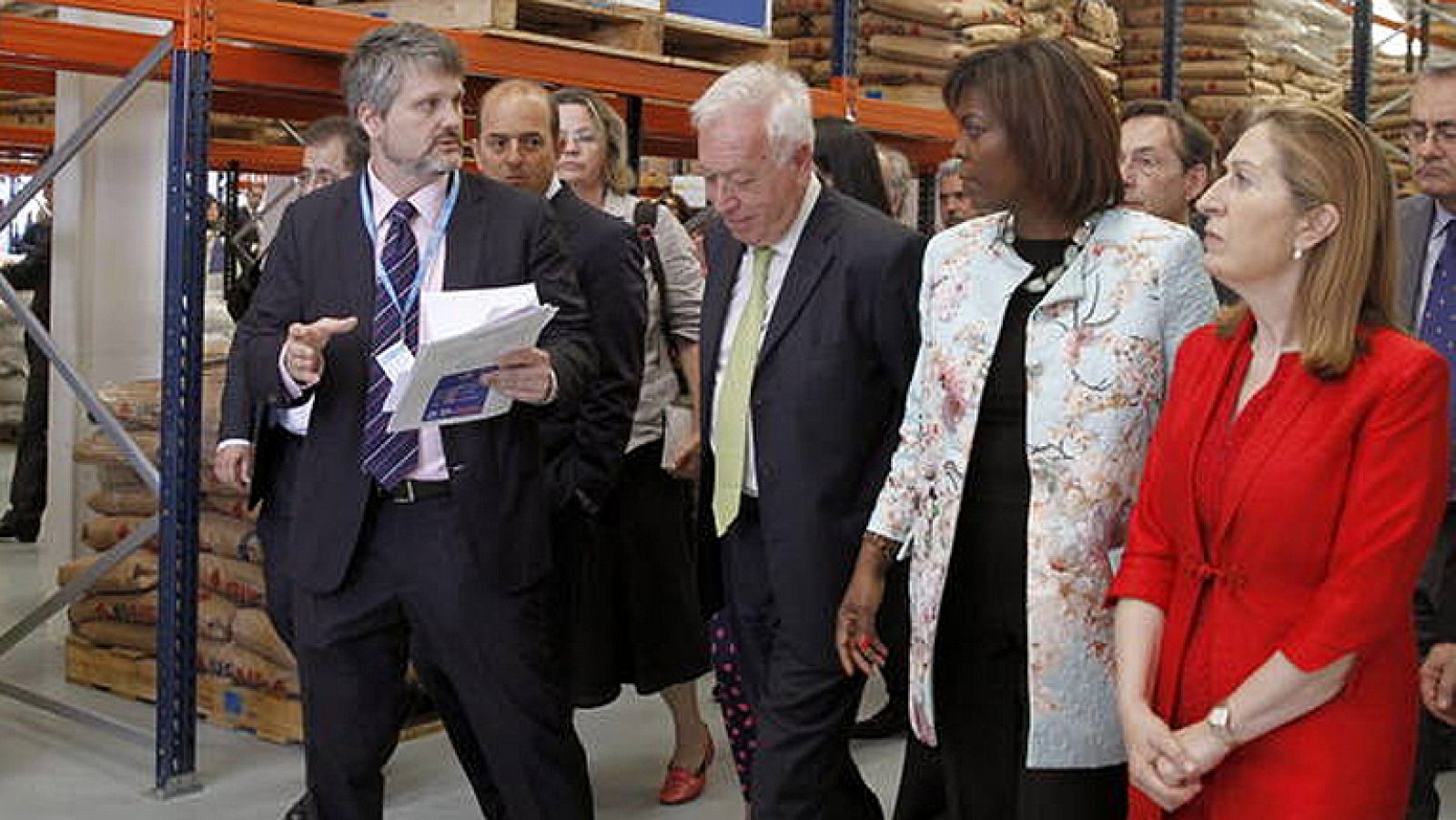  Desde este martes, una base logística en Las Palmas de Gran Canaria se encargará de distribuir alimentos para cubrir las necesidades más urgentes de Africa. Es un proyecto del Programa Mundial de Alimentos de la ONU financiado por el gobierno español.