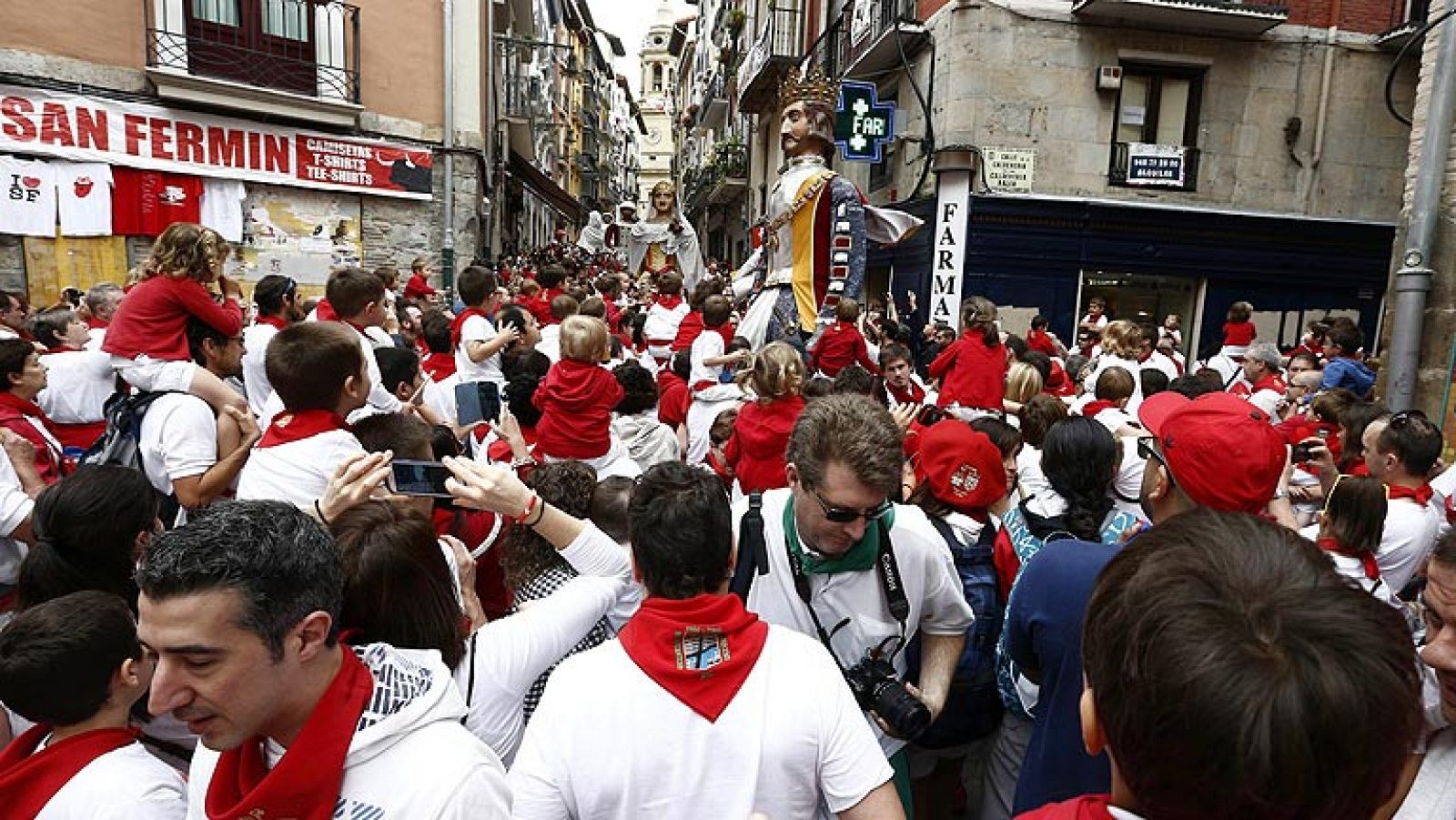 Cuando arrancan los encierros da comienzo también el ruido de los disparadores