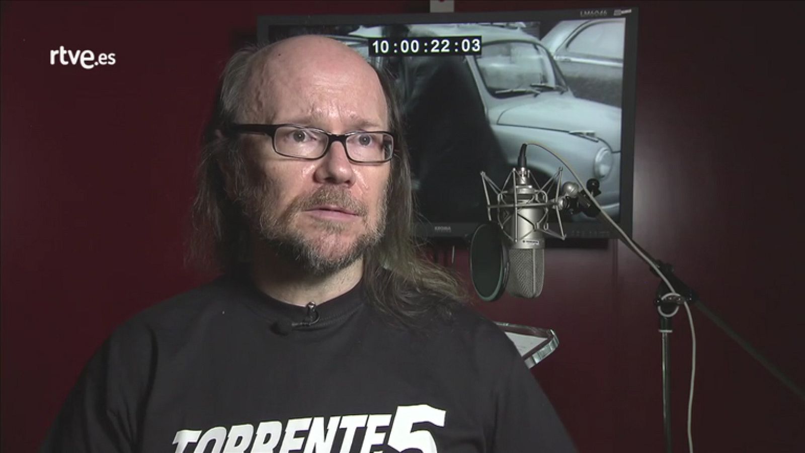 La voz de 'Viaje al centro de la tele', que vuelve el viernes 11 de julio, a las 22.15 en La 1, responde a un breve interrogatorio sobre su adolescencia, la música de su vida, si Joselito o Marisol...