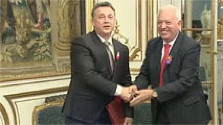 Telediario 1 - Se firma el convenio de adopciones con Rusia