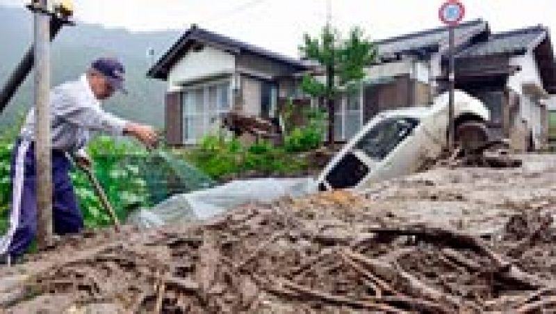 30.000 evacuados y al menos dos muertos en Japón por el tifón Neoguri
