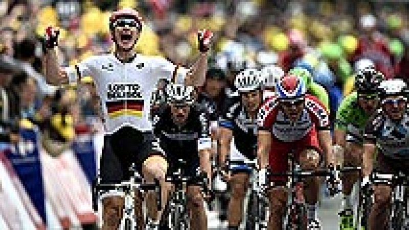 El alemán André Greipel sumó hoy al esprint su sexta victoria en el Tour, la primera en esta edición, que no pudo disputar su compatriota Marcel Kittel, ganador de las tres anteriores llegadas masivas, por haberse quedado cortado en los últimos kiló