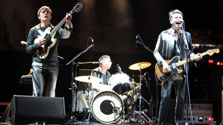 La 2 Noticias - Franz Ferdinand cierran la primera noche del BBK Live 2014 ante 40.000 personas