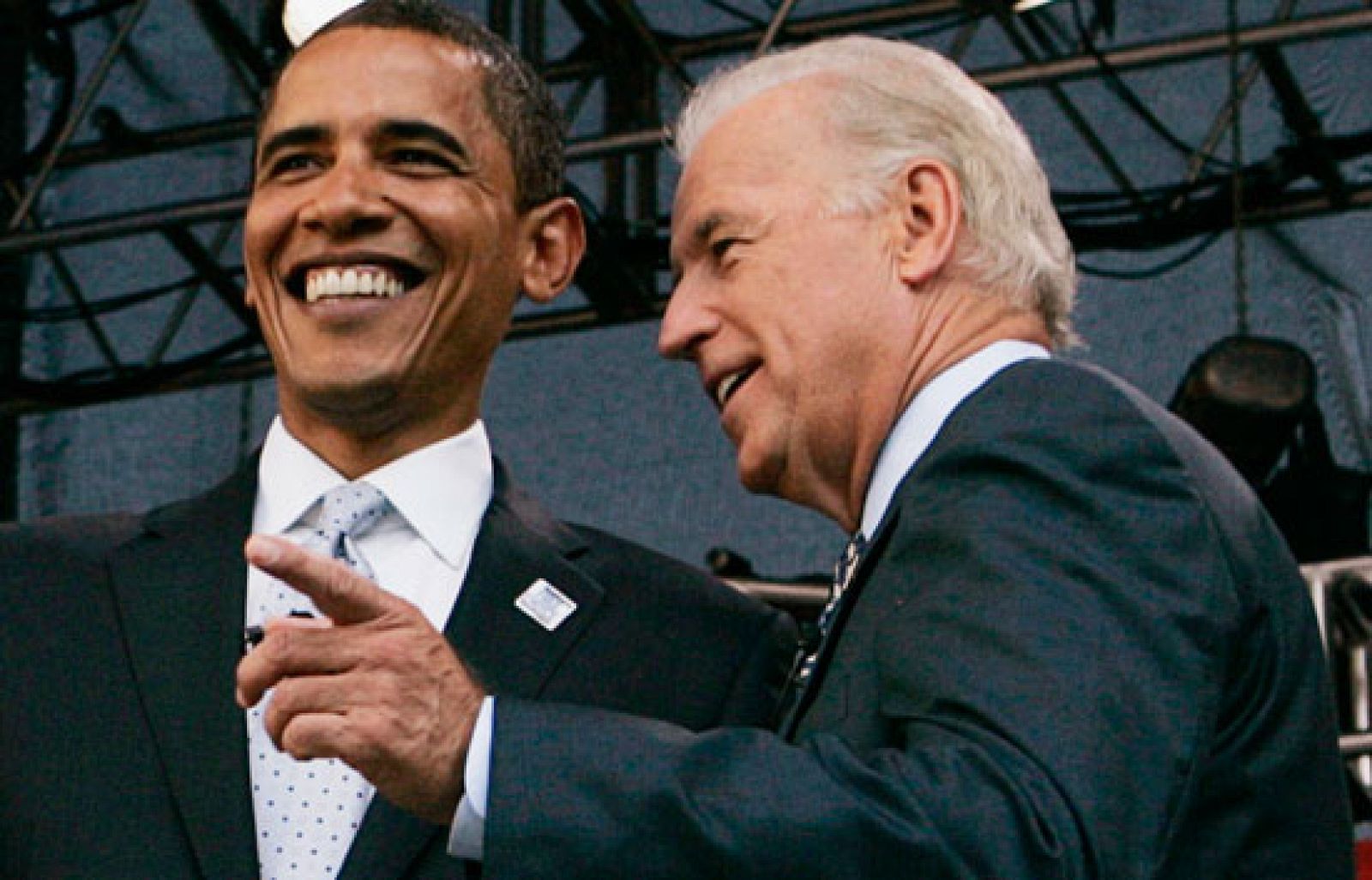 Obama ha elegido como vicepresidente a Joseph Biden, senador por Delaware - Fue noticia en el Archivo de RTVE | Ver