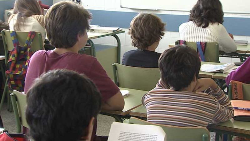 El Gobierno regula la escolarización privada en castellano