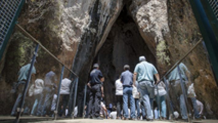 La Cueva del Parpalló muestra sus tesoros paleolíticos