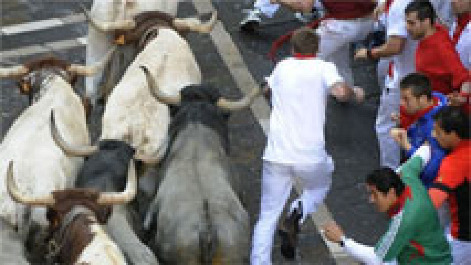 Primeras carreras de los mozos en el séptimo encierro de los sanfermines 2014