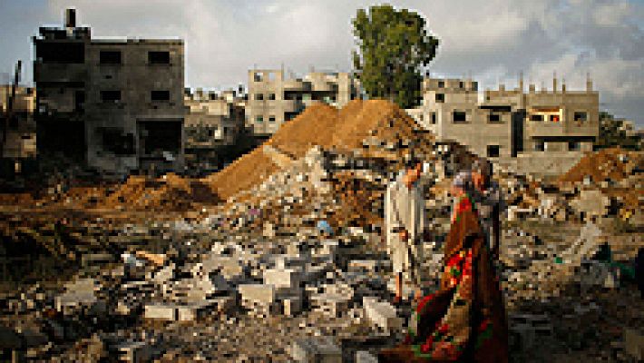 Israel pospone su incursión mientras miles de palestinos huyen del norte de Gaza