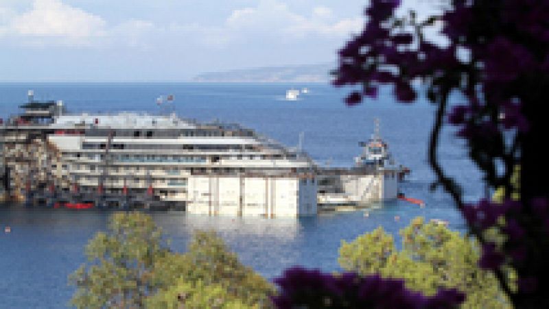 Comienza el reflote del crucero Costa Concordia dos años y medio después del naufragio