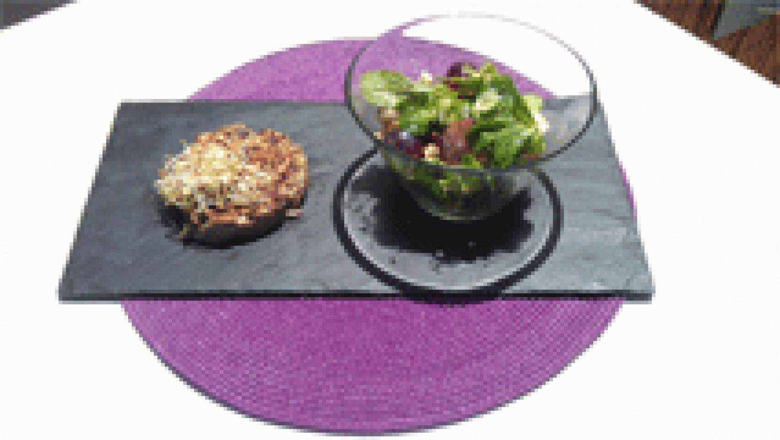 RTVE Cocina: Hamburguesa de presa ibérica con ensalada de uvas | RTVE Play