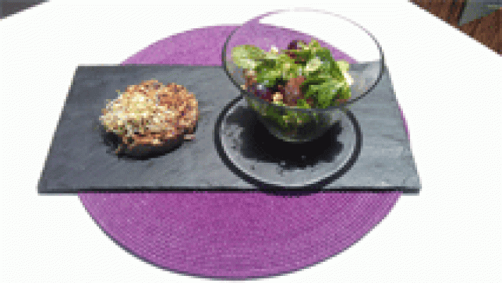 Hamburguesa de presa ibérica con ensalada de uvas