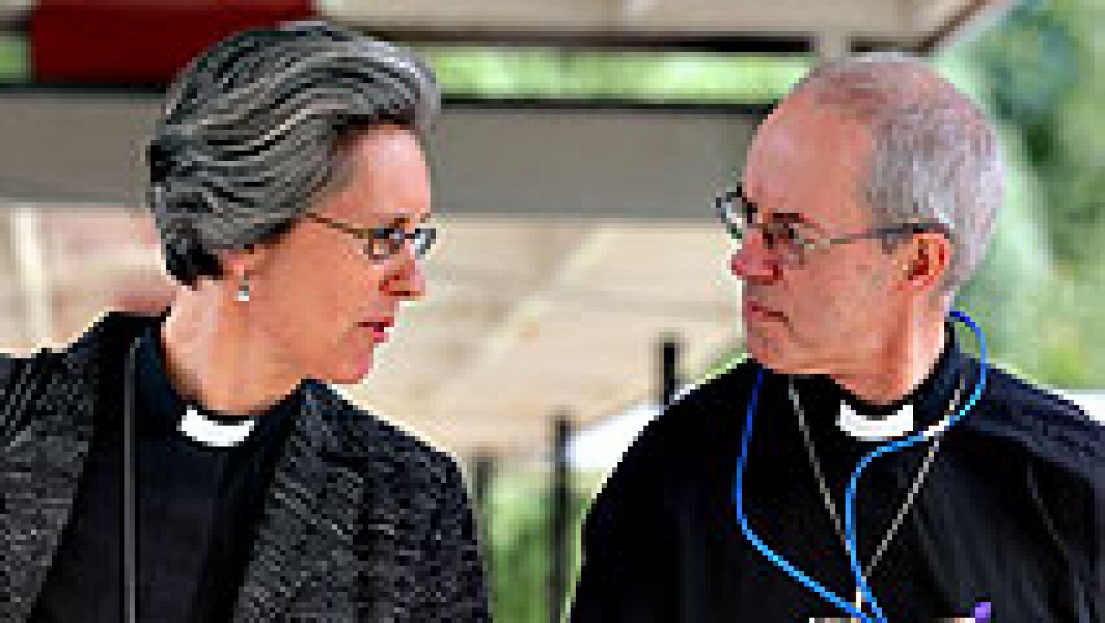 Sin programa: La Iglesia anglicana vota a favor de ordenar a mujeres como obispos | RTVE Play