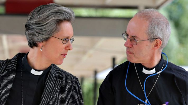 La Iglesia anglicana vota a favor de ordenar a mujeres como obispos