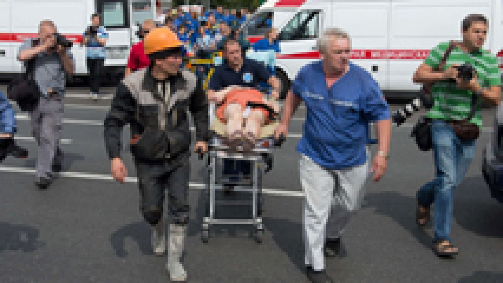Sin programa: Al menos doce muertos y un centenar de heridos al descarrilar un tren del metro de Moscú | RTVE Play