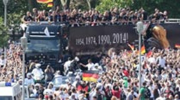 La selección alemana llega a Berlín para la gran celebración