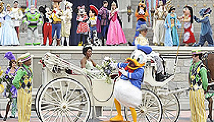 Telediario 1 - Trabajadores de Disney son acusados por presuntos delitos de pederastia