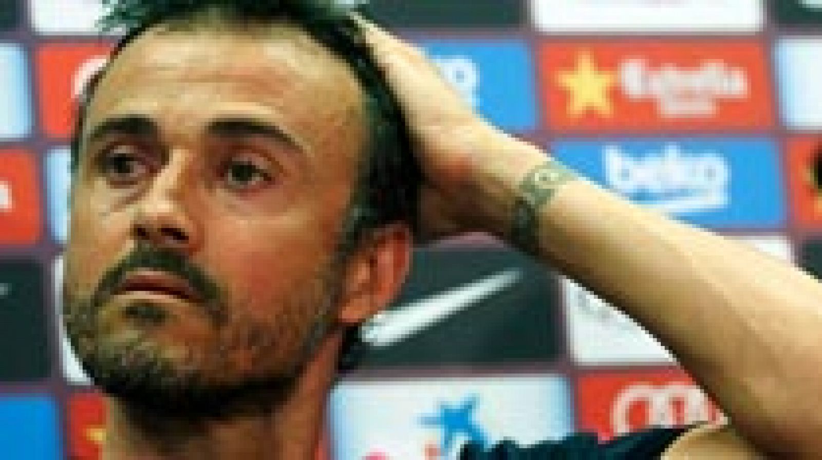 Luis Enrique, el flamante entrenador del FC Barcelona, destacó la idea de "no ser previsibles" y ampliar los "recursos" del fútbol azulgrana siendo fieles al estilo culé, al tiempo que mostró su ilusión por contar en este nuevo proyecto con Messi, quien "sigue siendo el mejor del mundo", Neymar y Luis Suárez, sin olvidar que su objetivo es que todos los jugadores sumen y aporten su ayuda.