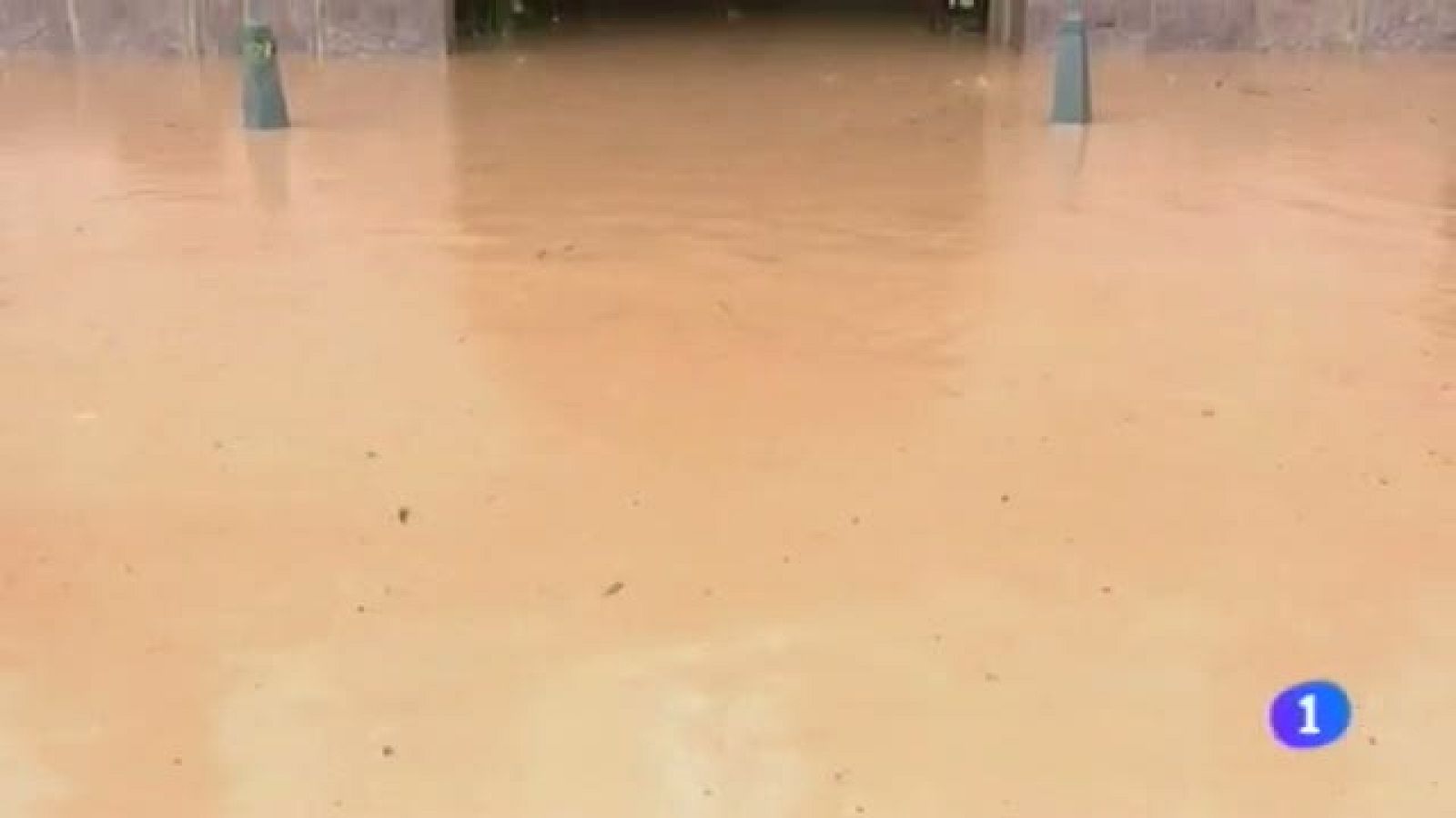   El Gobierno foral pedirá ayudas extraordinarias para el Valle de Baztán tras las inundaciones. El Estado ejecutará una expropiación forzosa de las urbanizaciones situadas en la ladera derecha del pantano de Yesa para asegurar las obras de recrecimiento. Los afectados están a la expectativa de conocer las indemnizaciones. Osasuna echa a andar en Tajonar de la mano de Jan Urban. - 16/07/2014