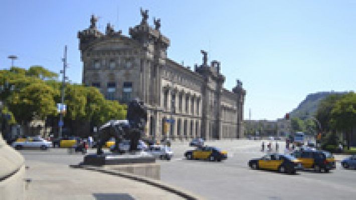 Telediario 1 - Barcelona aumenta la ofensiva policial contra cualquier transporte de viajeros sin licencia