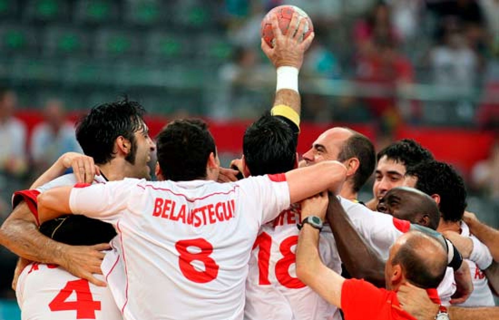 La selección de balonmano recibiendo el bronce 