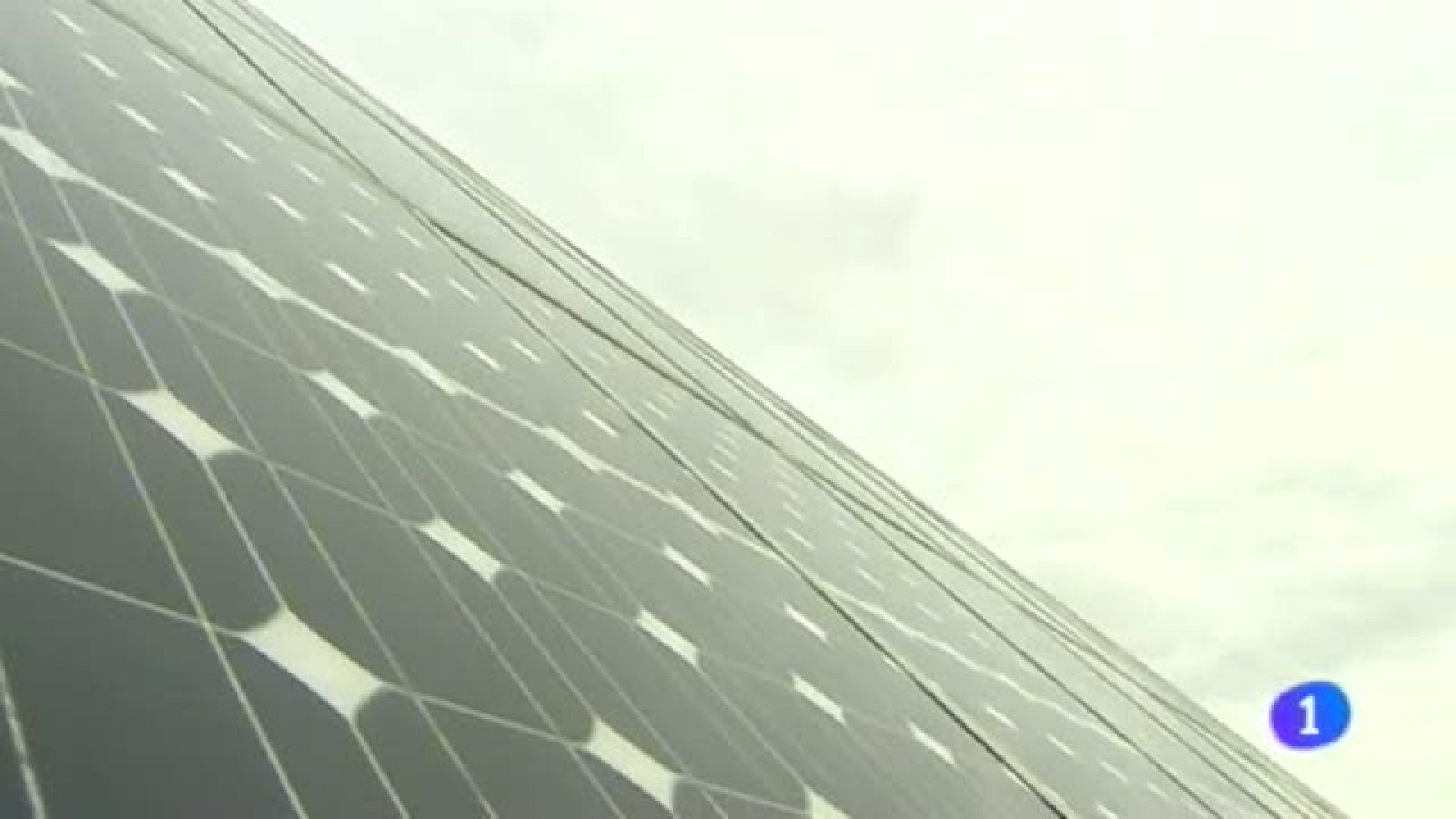   Barcina se reunirá el lunes con el Ministro Montoro para defender la competencia fiscal de Navarra en la tributación de la energía anulada por el Tribunal Constitucional. Una persona muere en Cirauqui al ser arrastrado por su propio tractor. 3 personas detenidas en Navarra como supuestos miembros de una banda que robaba coches en España y los exportaba a paises europeos. Echaide, jugador cedido por Osasuna al Hércules el curso pasado, quiere reivindicar su calidad en su vuelta a Tajonar. - 17/07/2014