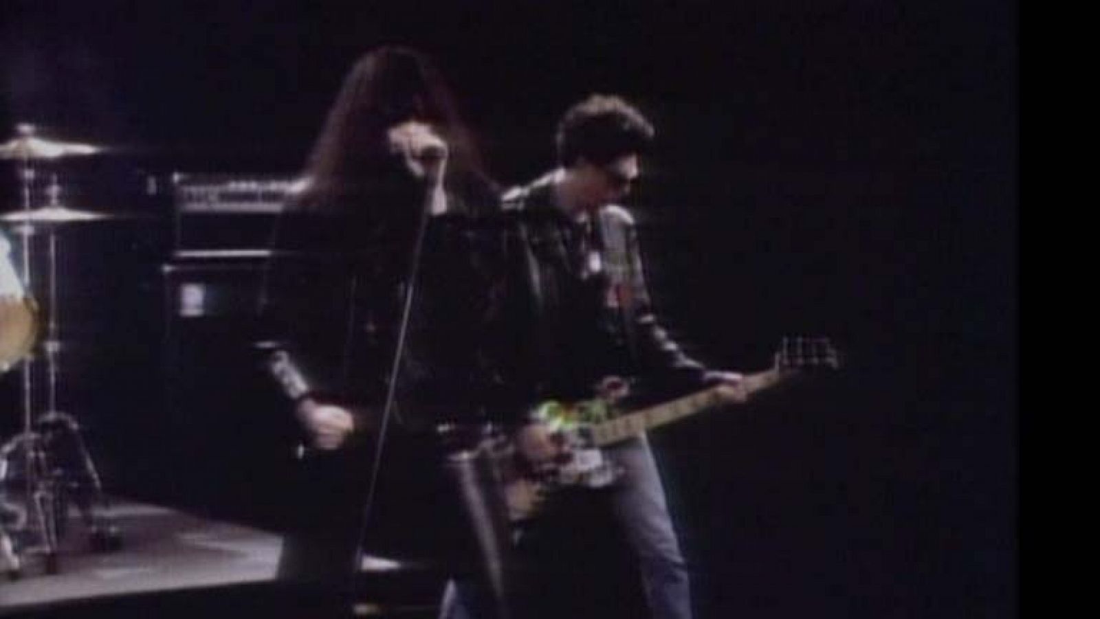Videoclip de la canción "Merry Christmas", de los Ramones (Plastic) - Música en el Archivo de RTVE | Ver