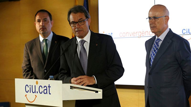 Duran deja la secretaría general de CiU y Mas elogia su capacidad de consenso 