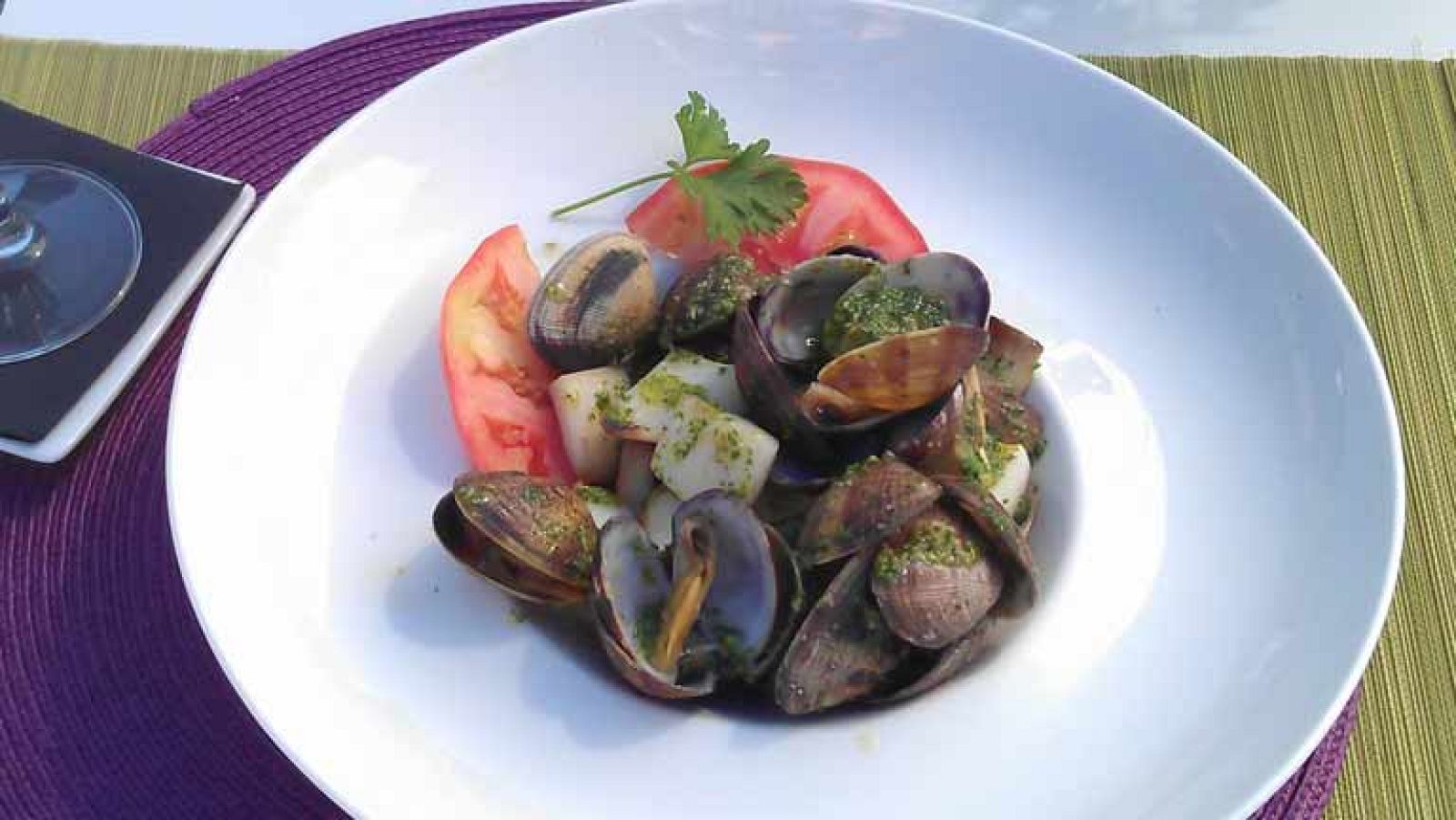 La mañana - Sepia con champiñones, ajimoji y almejas