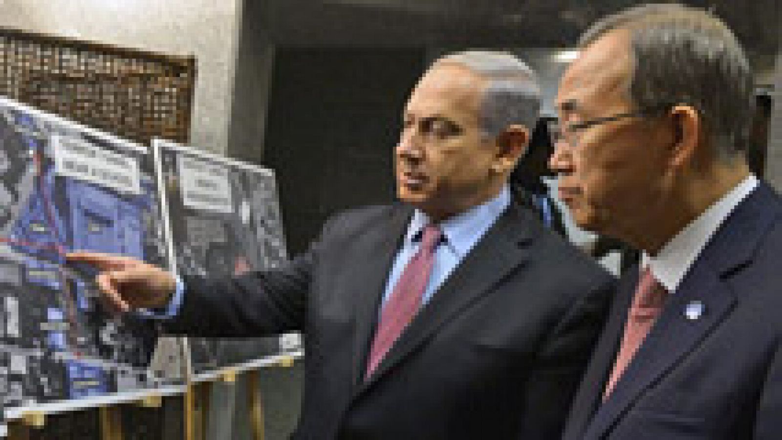 El secretario general de la ONU, Ban Ki-moon, ha instado al cese de la violencia en Gaza y en Israel y al regreso al diálogo para resolver los problemas, aunque se mostró incapaz de decir cuando se declarará un alto el fuego. "Estamos trabajando duro pero soy incapaz de predecir cuando habrá resultados", dijo Ban en Ramala en una conferencia de prensa con el primer ministro palestino, Rami Hamdala. Ban, como había hecho dos horas antes en Tel Aviv junto al primer ministro israelí, Benjamín Netanyahu, agregó que las partes deben trabajar para "atajar las raíces del conflicto", en alusión a que no será suficiente un alto el fuego en Gaza sino la búsqueda de una solución al conflicto palestino-israelí en general, porque esta crisis es "una repetición".
