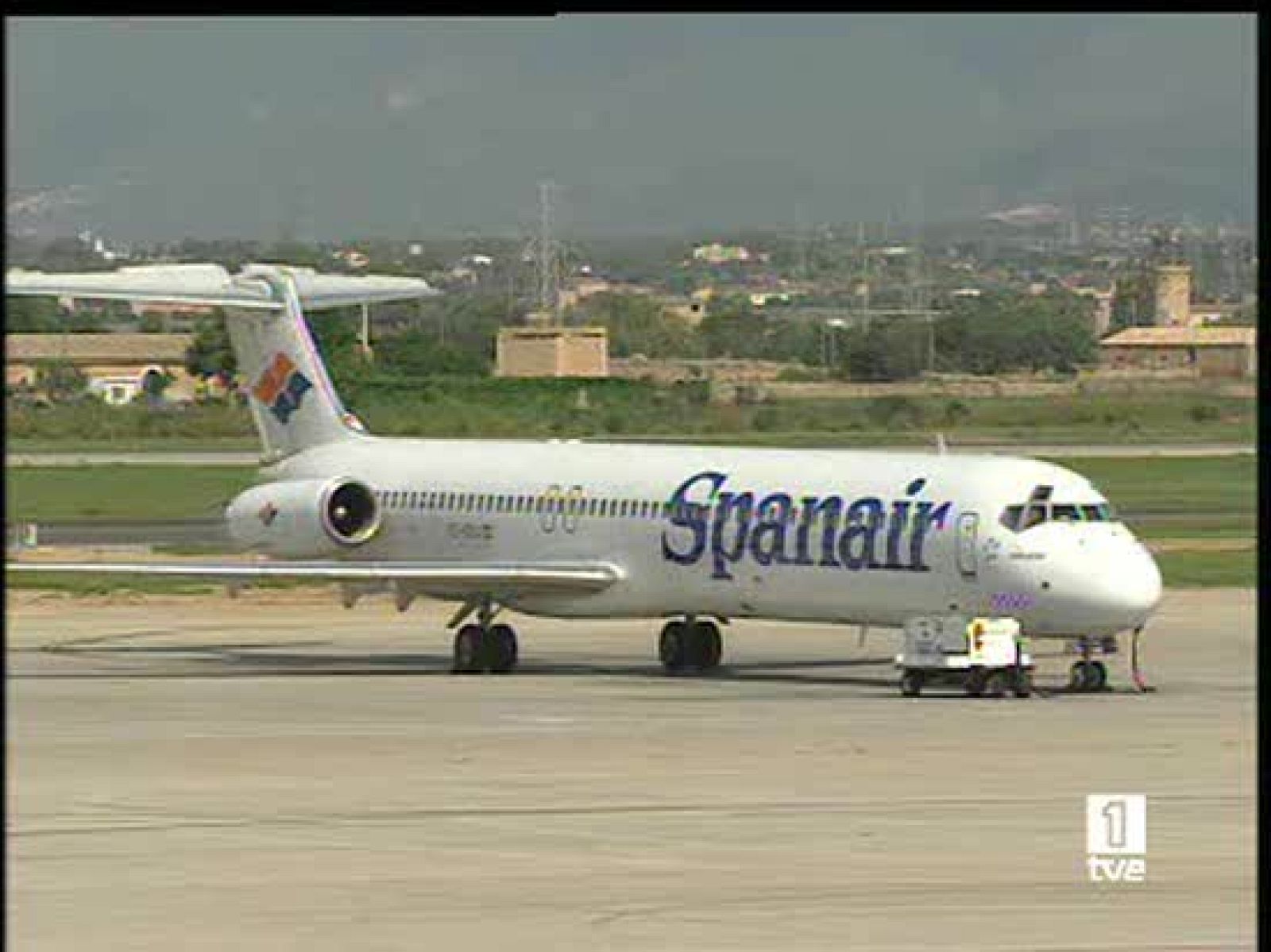  Mientras los técnicos trabajan parar determinar las causas del accidente del avión de Spanair hoy se ha hablado mucho de seguridad. En España las inspecciones se han multiplicado por tres en los últimos cuatro años y el número de inspectores ha aumentado un 40 por ciento. Este año a Spanair se le han hecho más de cien  sin detectar ningún problema de importancia. 