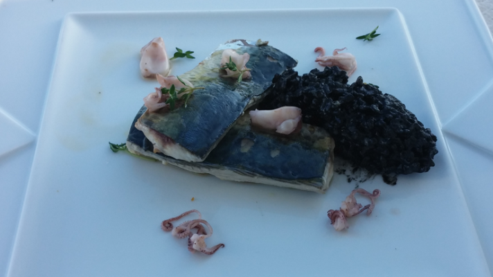 RTVE Cocina - Caballa con risotto de tinta de calamar