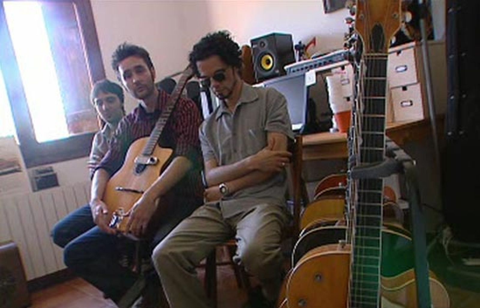 La varita mágica de Woody Allen ha tocado a un grupo de Barcelona, el Trío Biel Ballester. El director neoyorkino los conoció por casualidad pero se enamoró de su música y eligió dos temas suyos para la banda sonora de "Vicky, Cristina, Barcelona".   