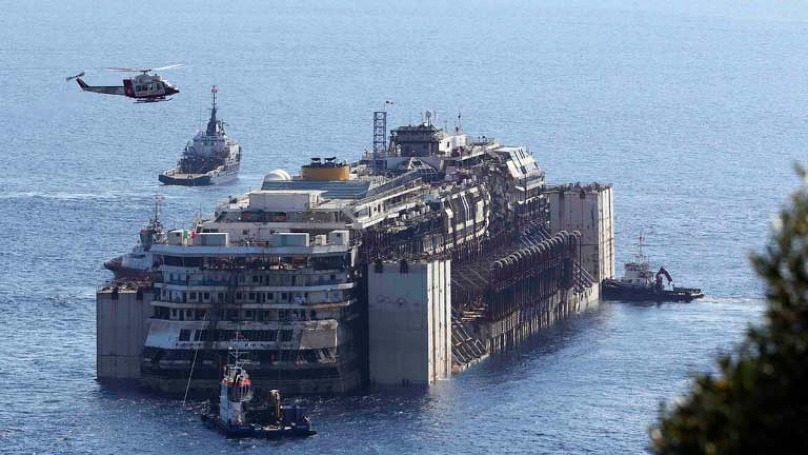 El crucero Costa Concordia parte hacia Génova para ser desguazado