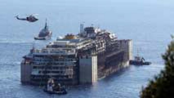 Traslado del crucero Costa Concordia a Génova