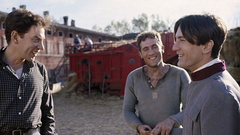 Este viernes, el Cine de La 2 ofrece la segunda parte de Novecento, la obra de Bernardo Bertolucci interpretada por Robert de Niro y Gerard Depardieu. Descubre en esta presentación algunas de los momentos claves de esta genial película.