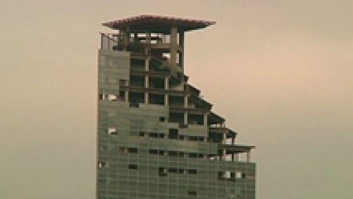 Telediario 1 - Comienza el realojo de los habitantes de la 'Torre de David' de Caracas