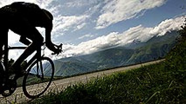 Los Pirineos, un punto de encuentro sinigual para los aficionados al ciclismo