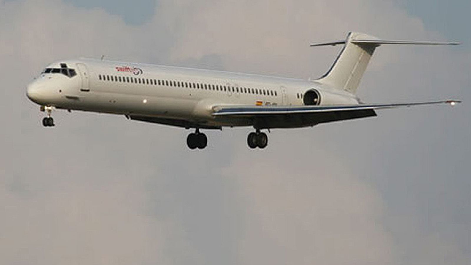 Paris dice que viajaban numerosos franceses en el avión desaparecido rumbo a Argelia - Informativo 24h | Ver