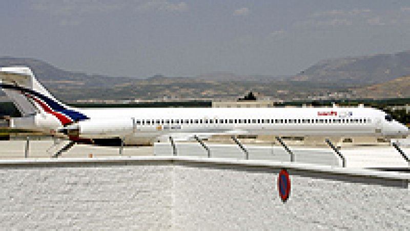 Perdido un avión con 110 pasajeros y seis tripulantes españoles que volaba a Argelia - Informativo 24h | Ver